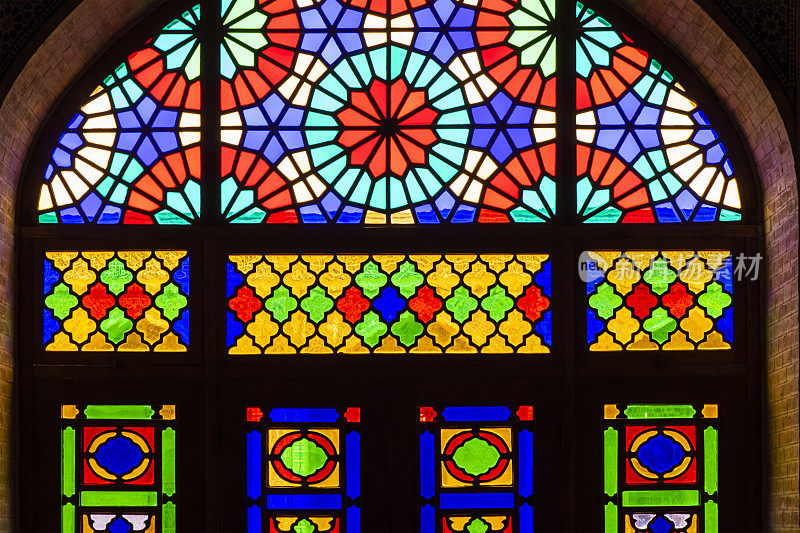 伊朗Nasir ol Molk MosqueShiraz的彩色玻璃窗户